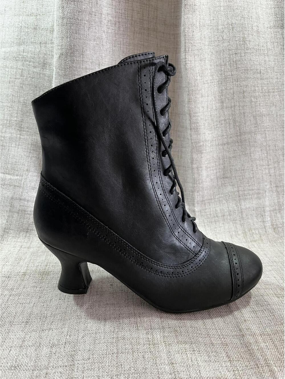 Ellie Sarah Victorian Boot NWoT 9